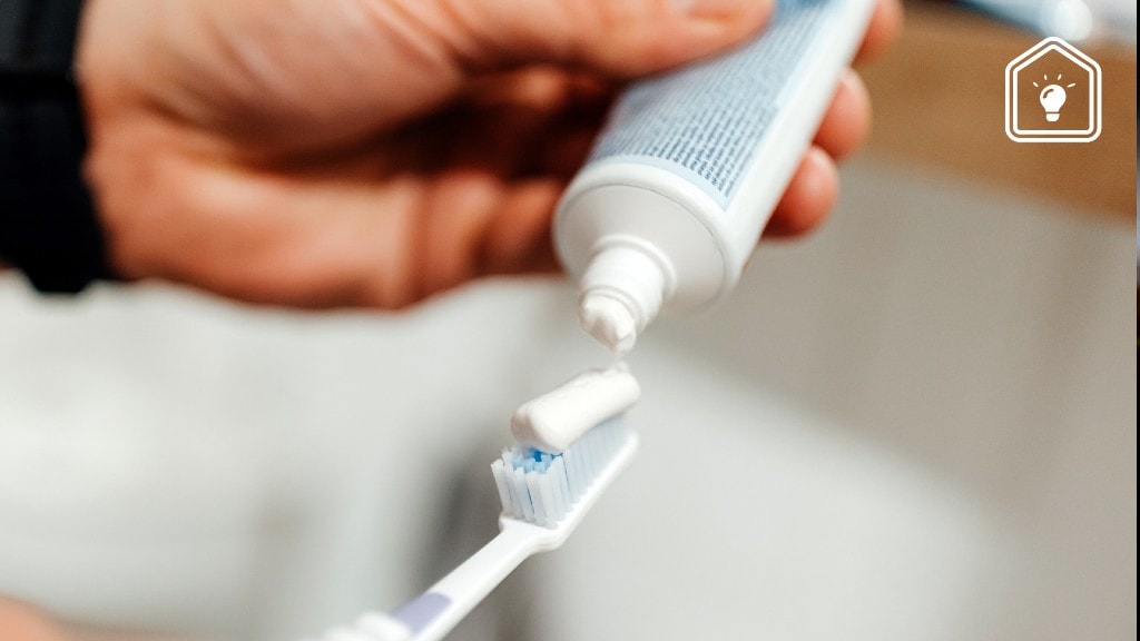 tandpasta schoenen schoonmaken